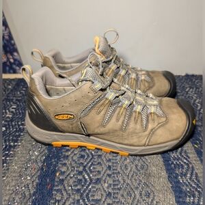 KEEN Women's Size 7.5 Waterproof Hiking Trail Shoes, Brown/Gray
